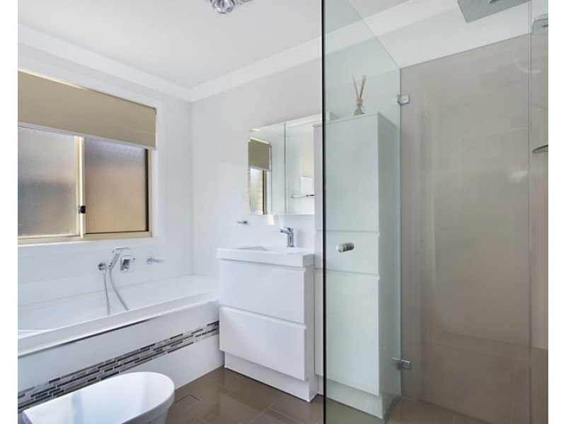 16 Thompson Crescent, Glenwood NSW 2768