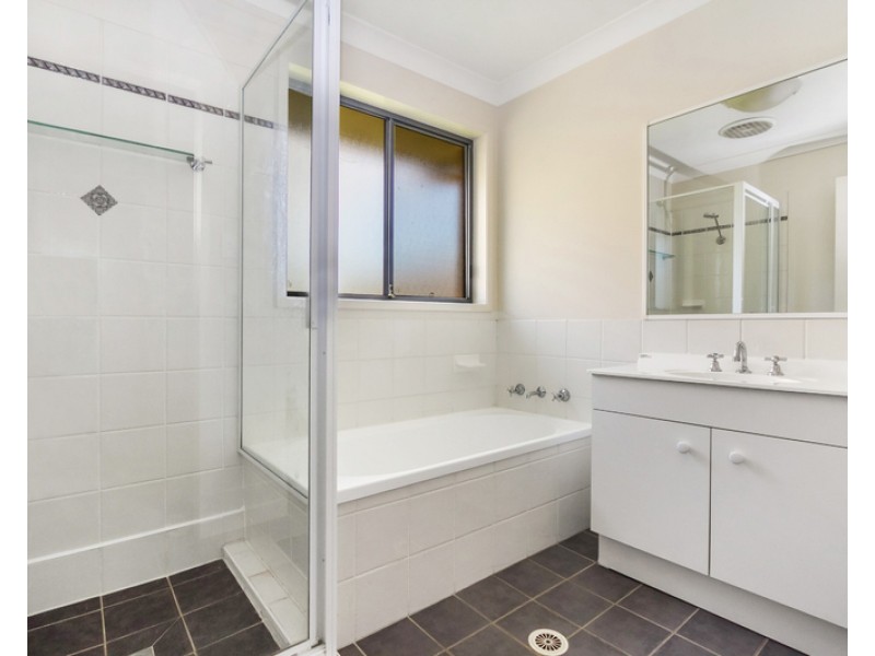 4 Dienelt Close, Glenwood NSW 2768