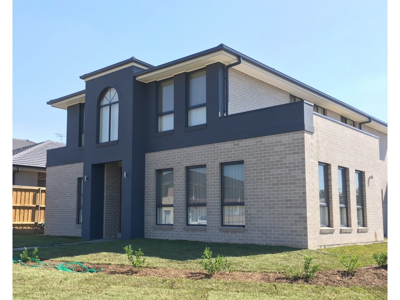 7 Oakhill Crescent, Colebee NSW 2761