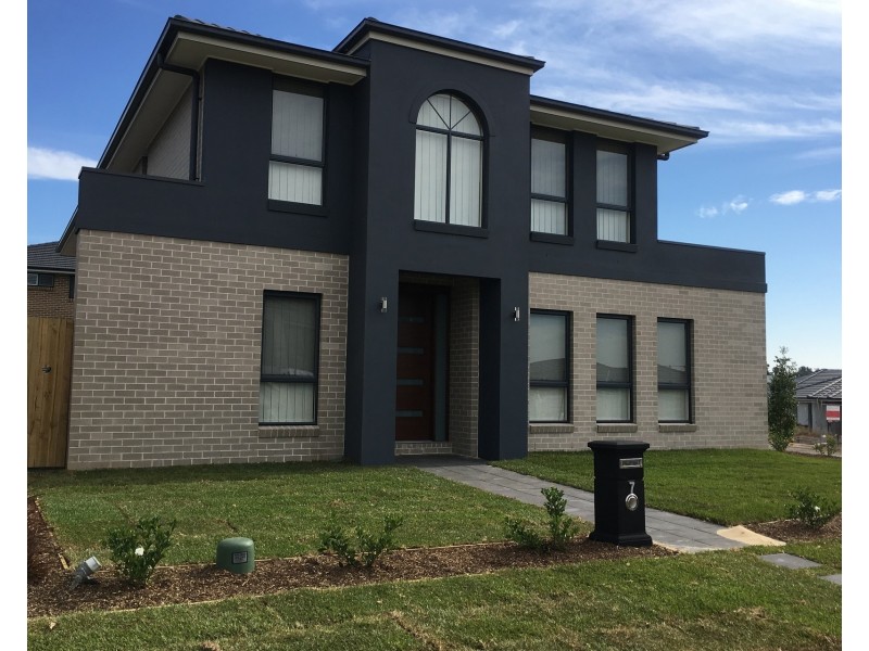 7 Oakhill Crescent, Colebee NSW 2761