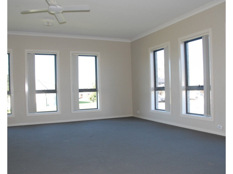 7 Oakhill Crescent, Colebee NSW 2761