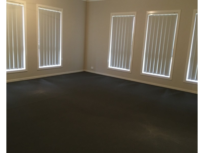 7 Oakhill Crescent, Colebee NSW 2761