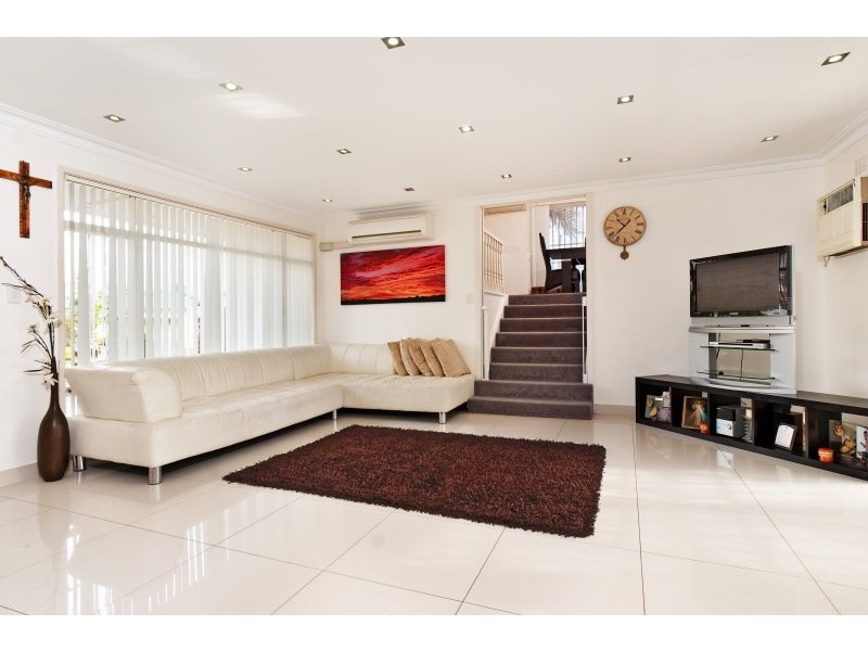 1 Kareela Crescent, Greenacre NSW 2190