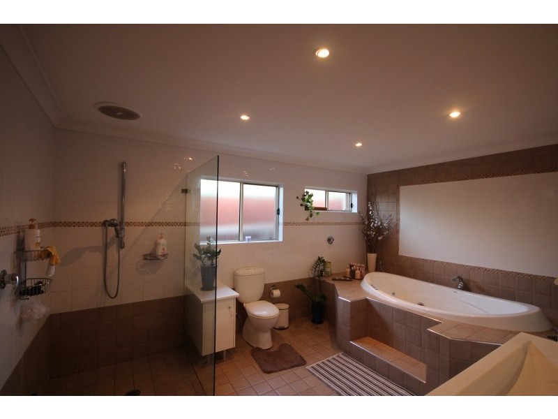 40 Flinders Road, Georges Hall NSW 2198