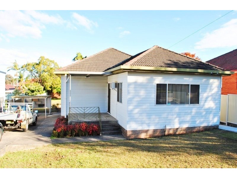 18 Greenacre Road, Greenacre NSW 2190