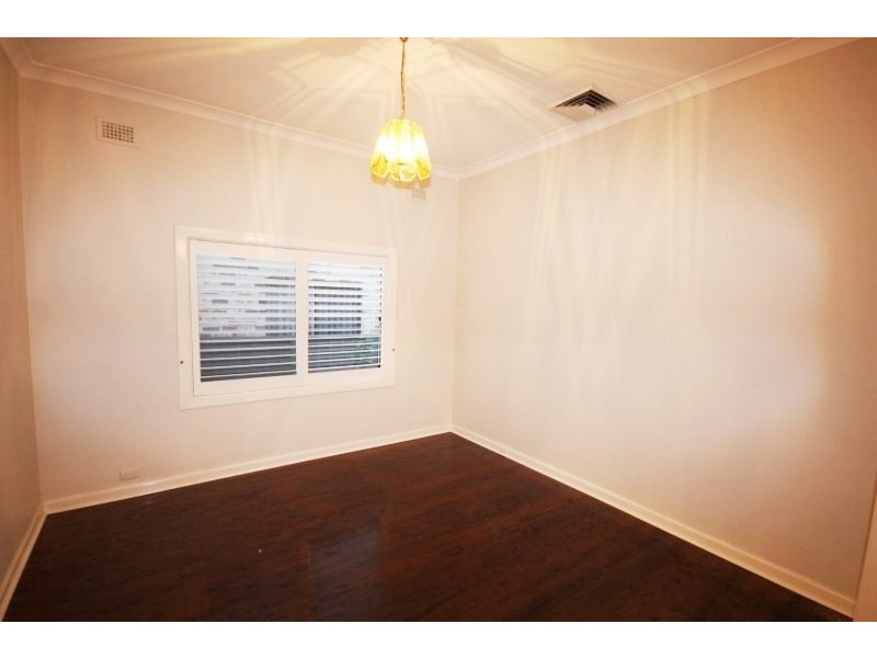 8 Linda Street, Belfield NSW 2191