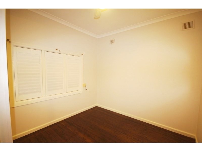 8 Linda Street, Belfield NSW 2191