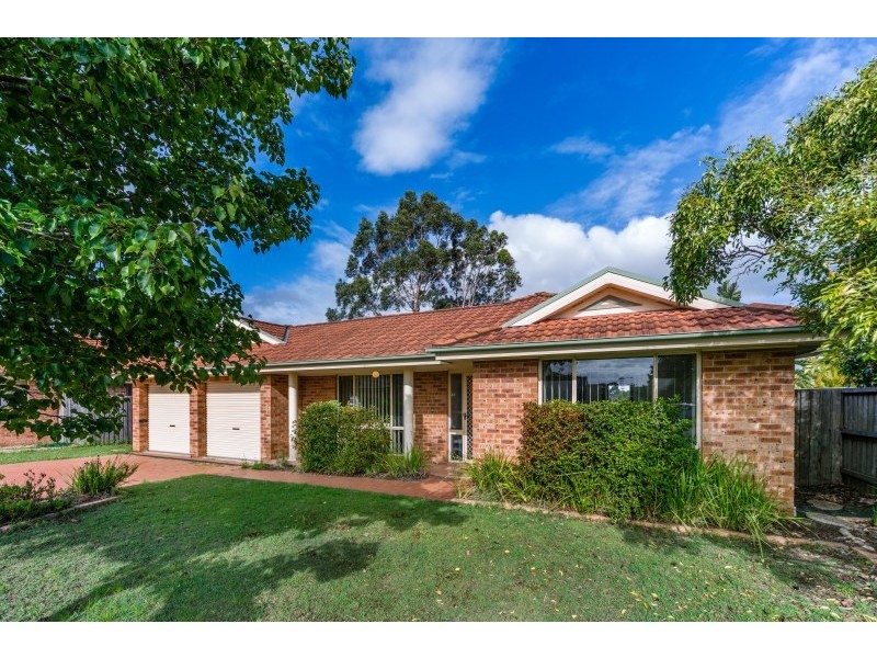 24 Jenolan Court, Wattle Grove NSW 2173