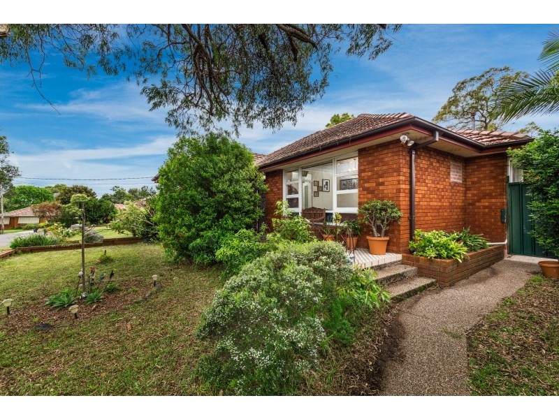 1 Waldo Crescent, Peakhurst NSW 2210