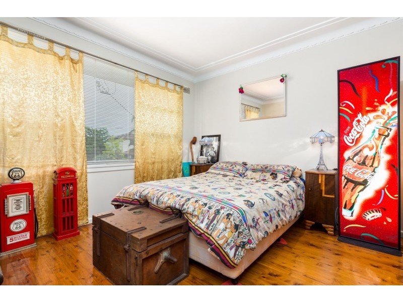 1 Waldo Crescent, Peakhurst NSW 2210