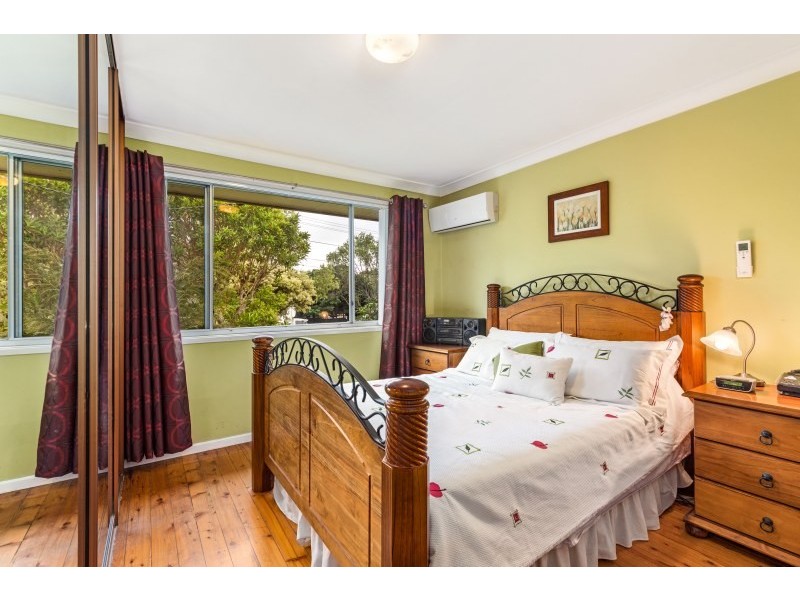 61 Jacaranda Drive, Georges Hall NSW 2198