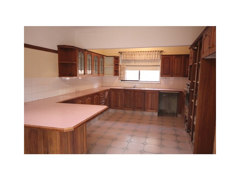 42 Binalong Road, Pendle Hill NSW 2145