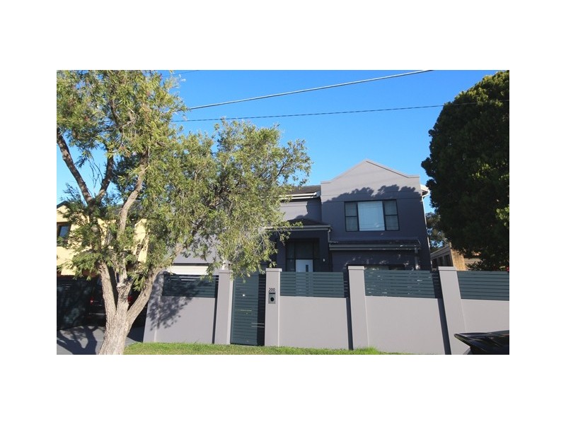 200 Lambeth Street, Picnic Point NSW 2213