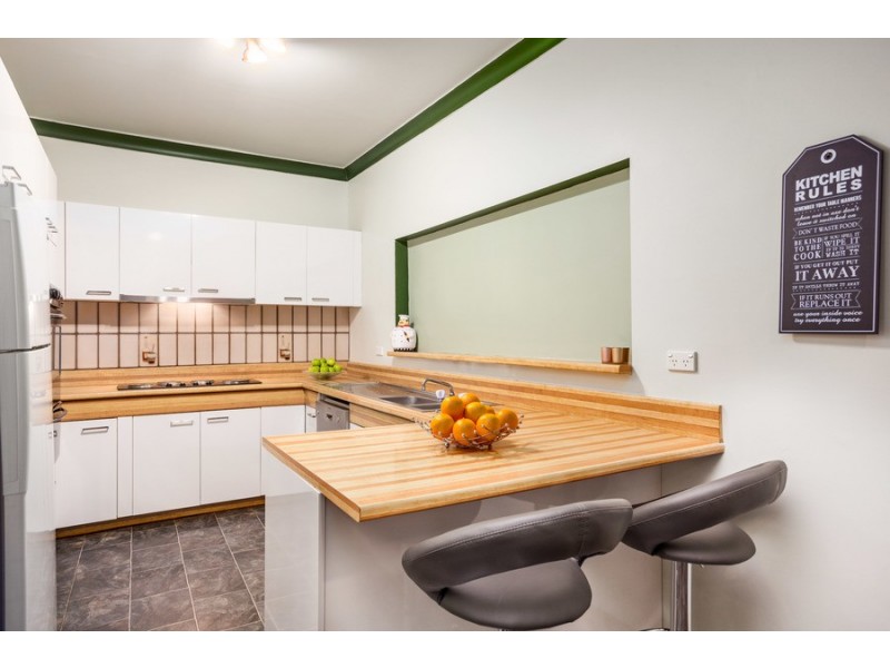 80 Caroline Crescent, Georges Hall NSW 2198