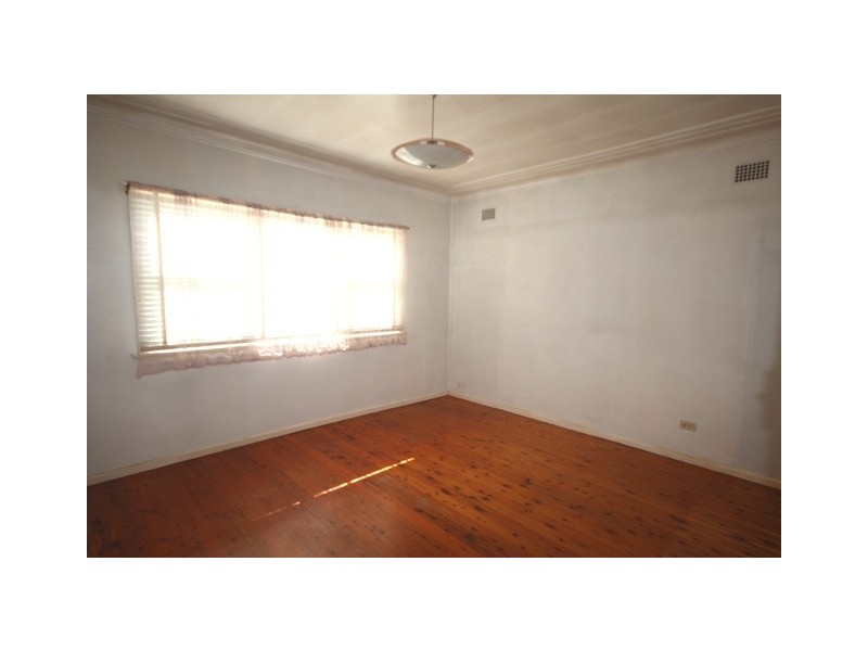 11 Shannon Street, Greenacre NSW 2190