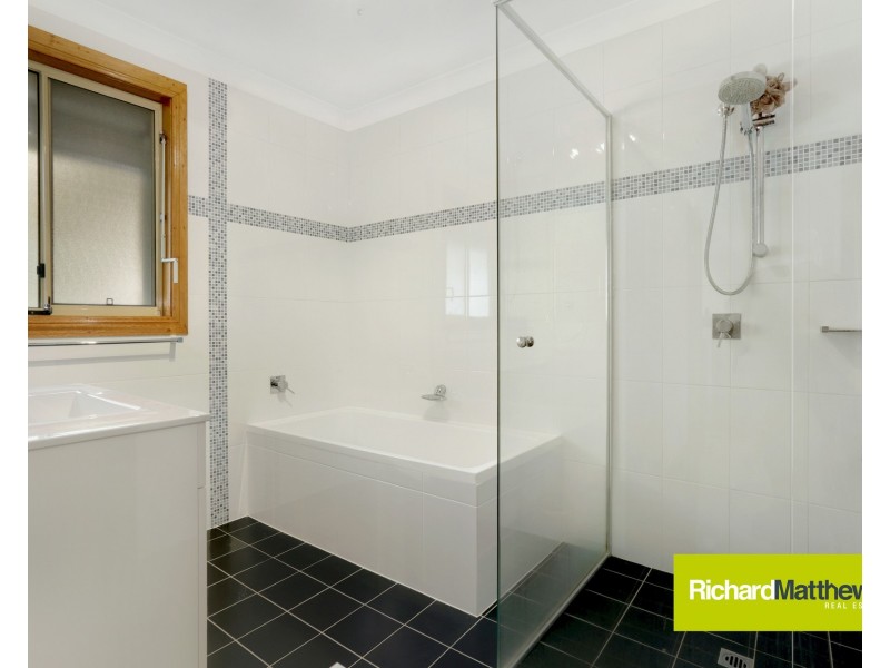 31 Oak Drive, Georges Hall NSW 2198