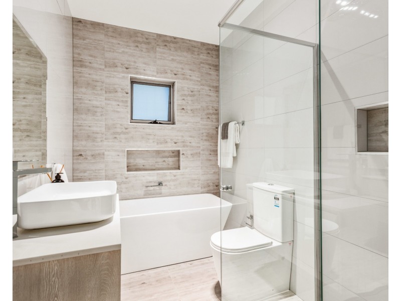 7 Cumberland Avenue, Georges Hall NSW 2198