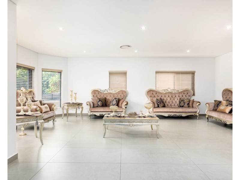 7 Endeavour Road, Georges Hall NSW 2198