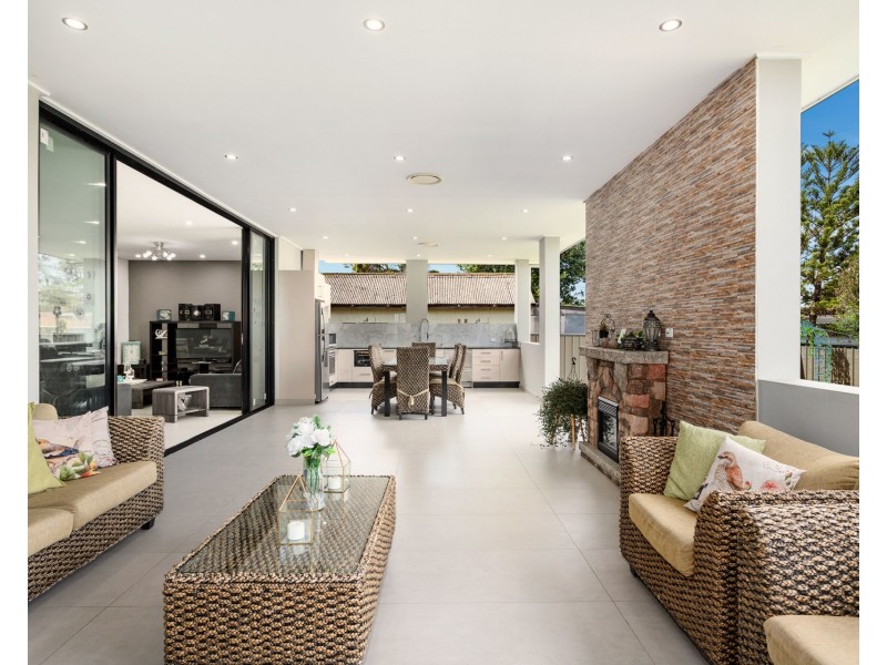 7 Endeavour Road, Georges Hall NSW 2198