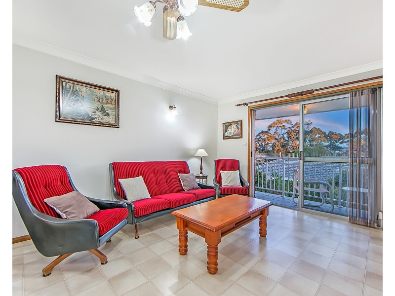 8 Ayres Crescent, Georges Hall NSW 2198