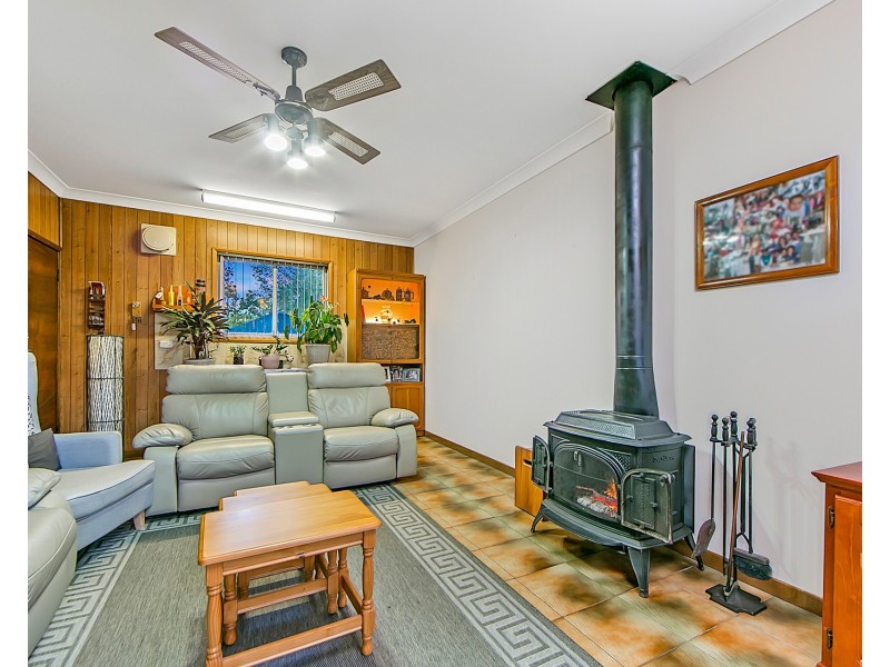 8 Ayres Crescent, Georges Hall NSW 2198