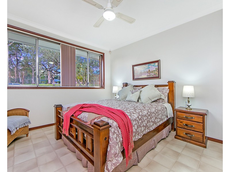 8 Ayres Crescent, Georges Hall NSW 2198