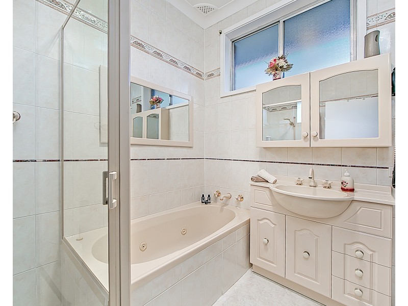 8 Ayres Crescent, Georges Hall NSW 2198