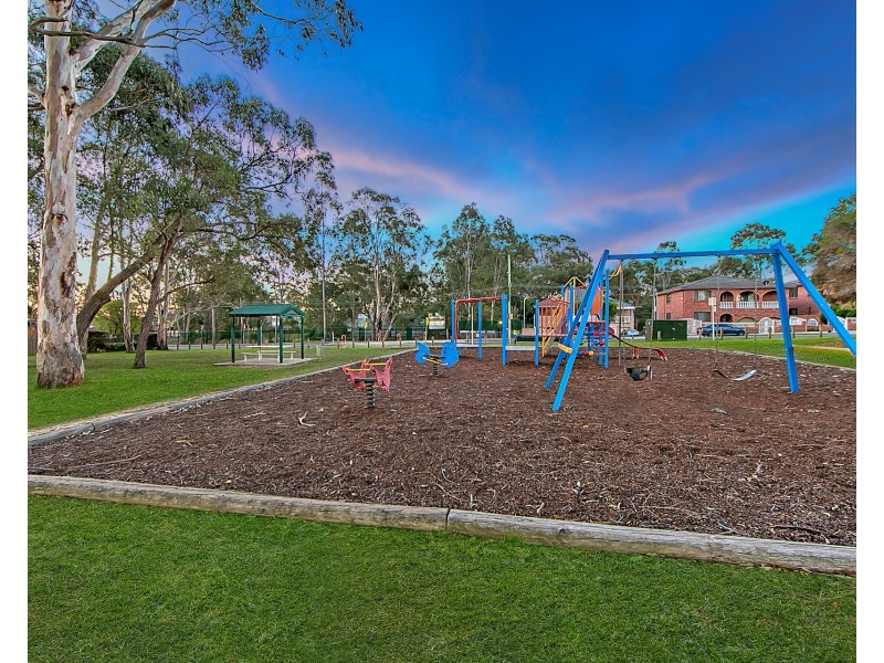 8 Ayres Crescent, Georges Hall NSW 2198