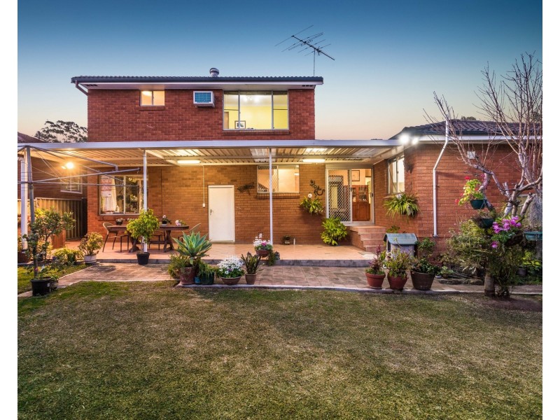 39 Sturt Avenue, Georges Hall NSW 2198