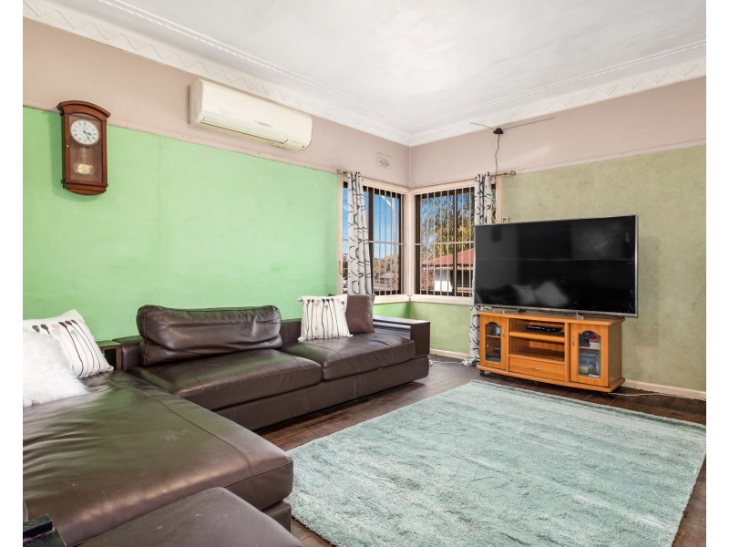 4 Napoleon Road, Greenacre NSW 2190