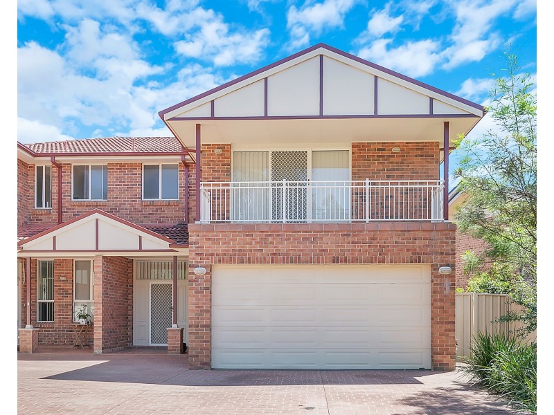 30B Fullerton Circuit, St Helens Park NSW 2560
