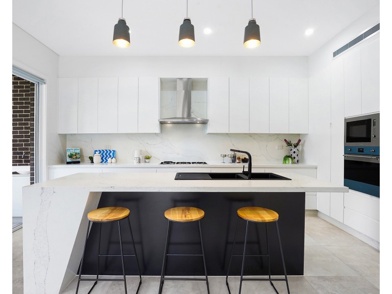 1 Bligh Close, Georges Hall NSW 2198