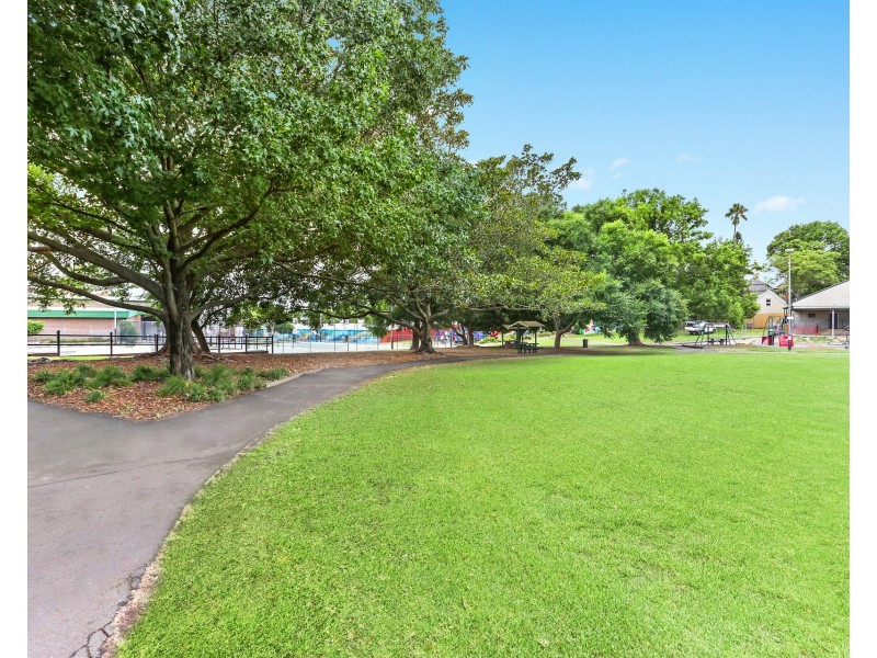 2/63a Grosvenor Crescent, Summer Hill NSW 2130