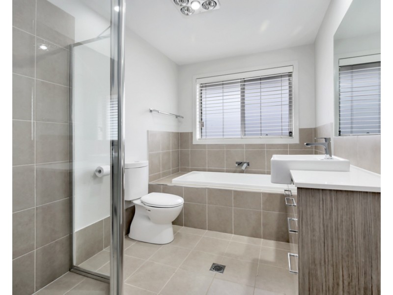 28 Sturt Avenue, Georges Hall NSW 2198
