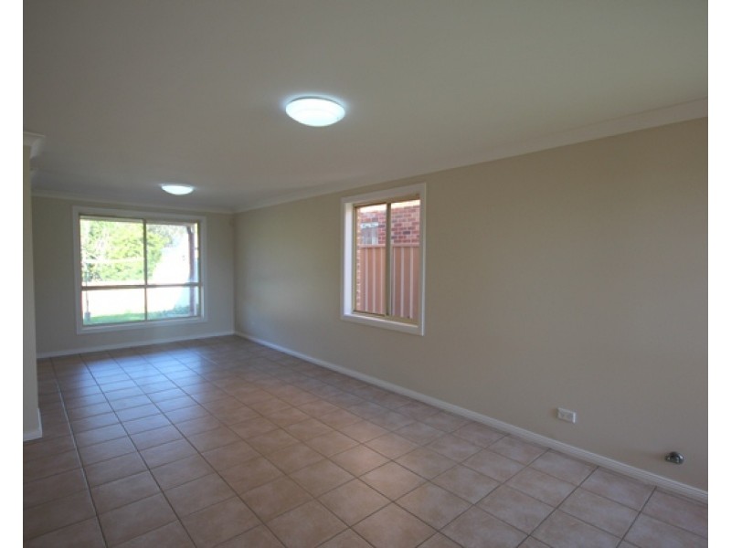 12 Swan Circuit, Green Valley NSW 2168