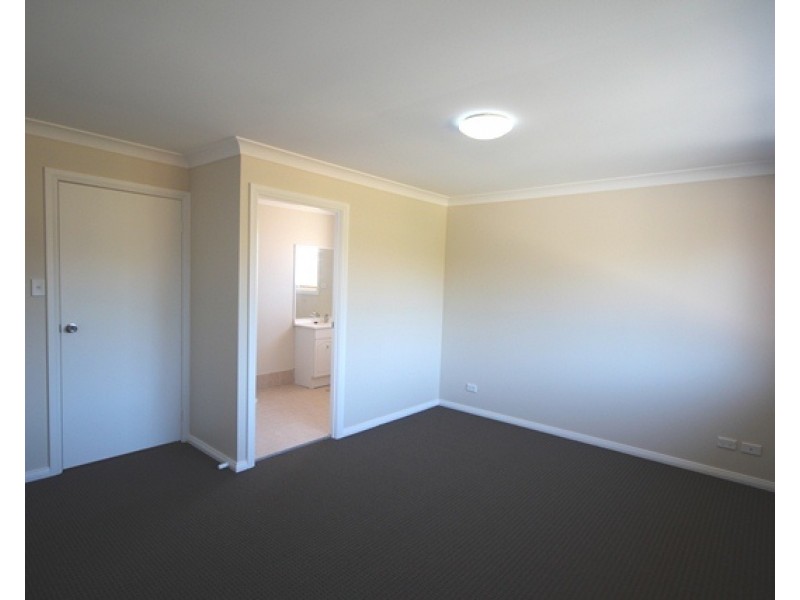 12 Swan Circuit, Green Valley NSW 2168