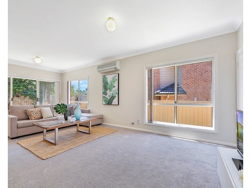 30B Fullerton Circuit, St Helens Park NSW 2560
