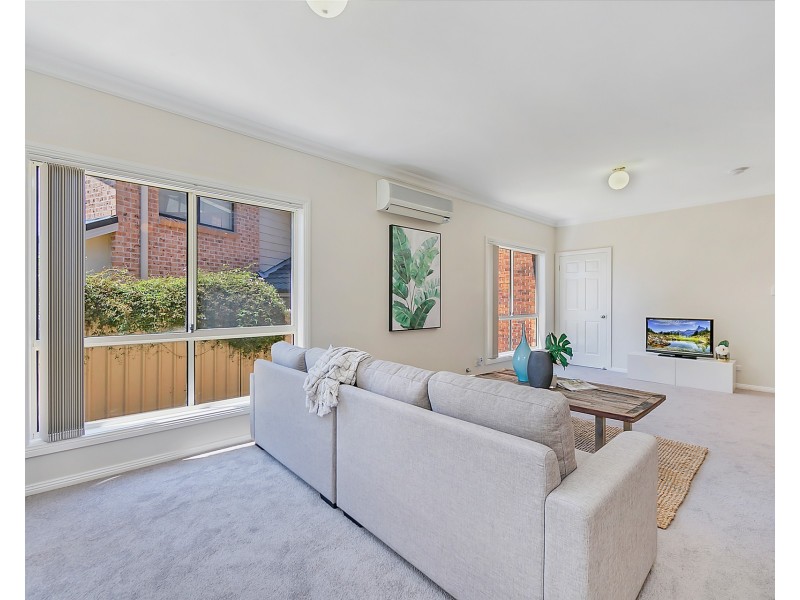 30B Fullerton Circuit, St Helens Park NSW 2560