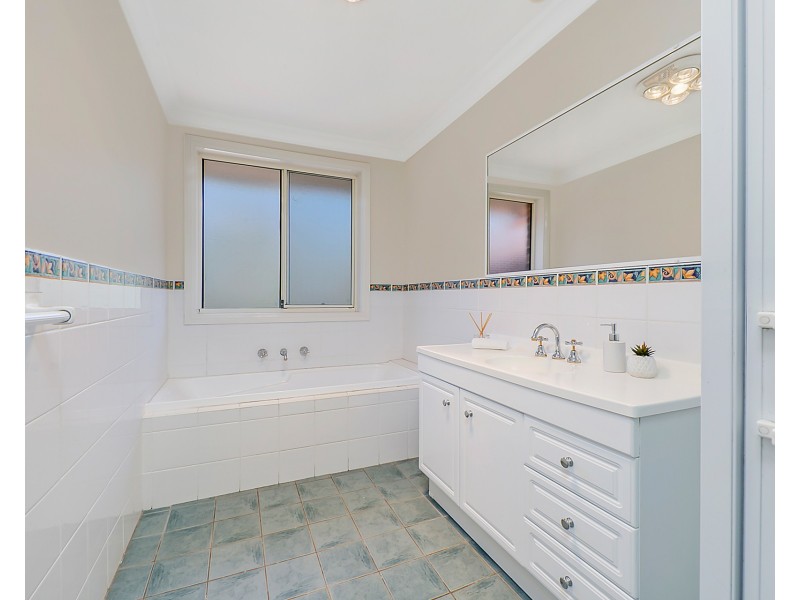 30B Fullerton Circuit, St Helens Park NSW 2560
