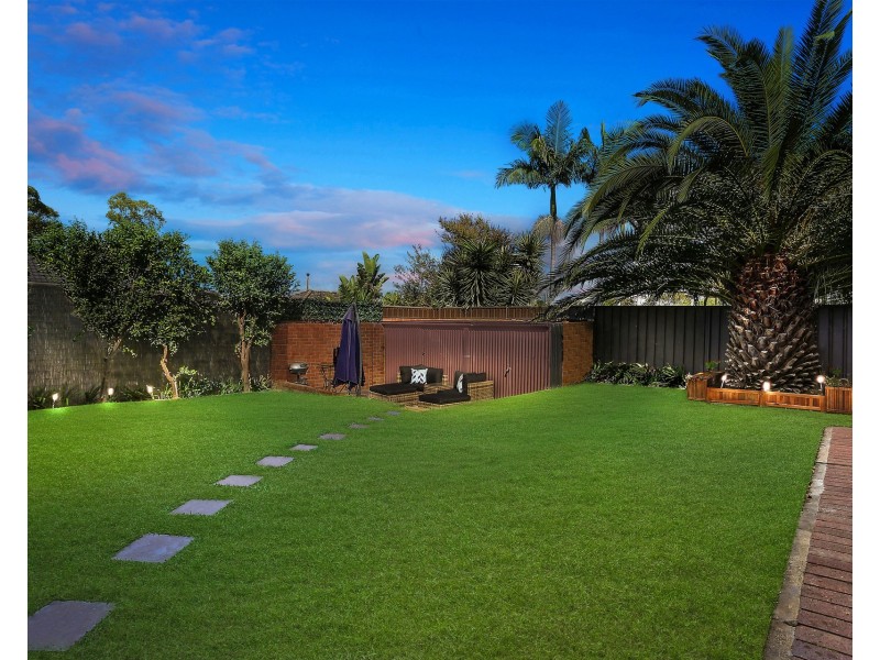 18 Universal Avenue, Georges Hall NSW 2198