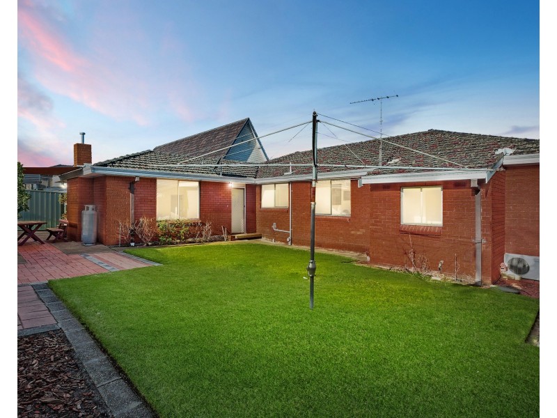 15 Talinga Avenue, Georges Hall NSW 2198