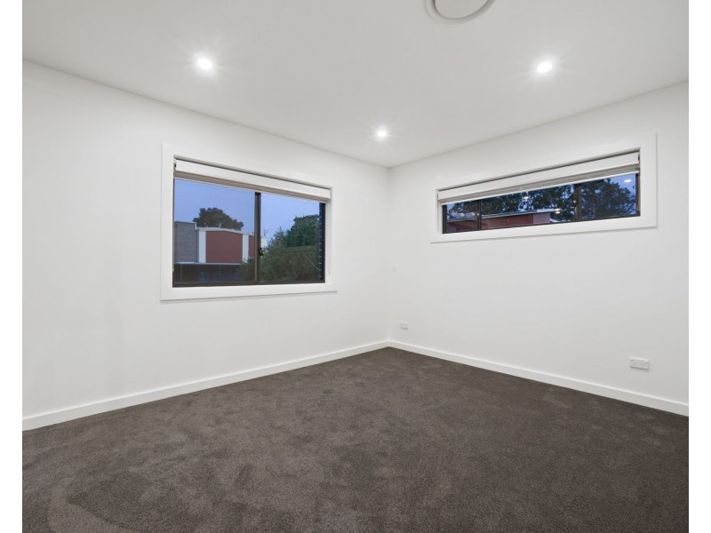 8 Phyllis Avenue, Picnic Point NSW 2213