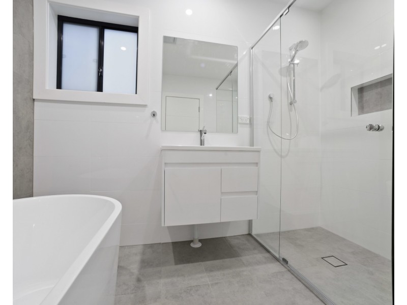 8 Phyllis Avenue, Picnic Point NSW 2213