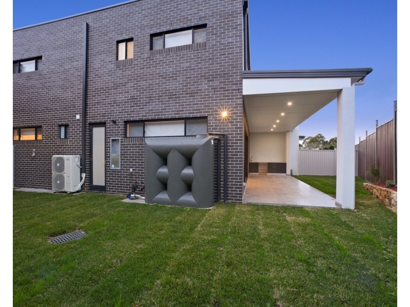 8 Phyllis Avenue, Picnic Point NSW 2213