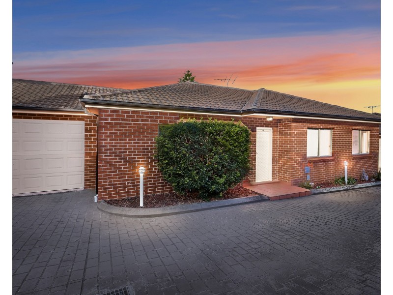 2/14 Napoleon Road, Greenacre NSW 2190