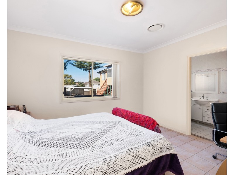 2/14 Napoleon Road, Greenacre NSW 2190
