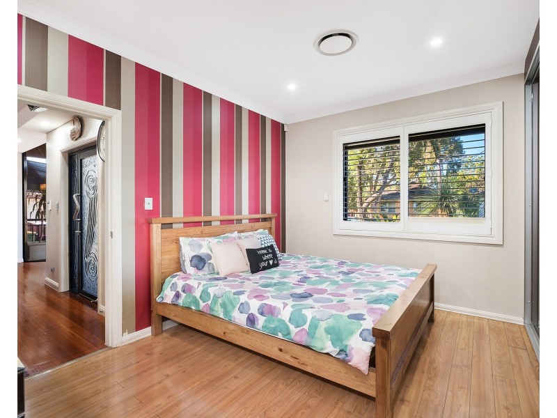 1 Wright Close, Georges Hall NSW 2198