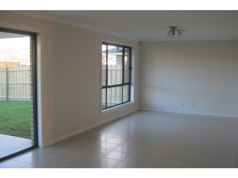 28 Lapwing Way, Cranebrook NSW 2749