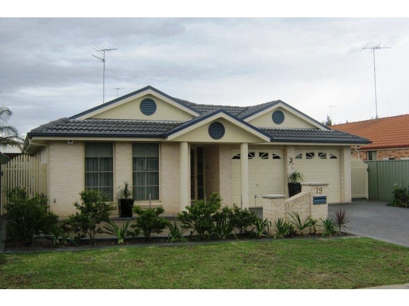 19 Winna Place, Glenmore Park NSW 2745