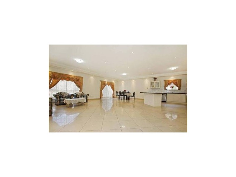 18 Lakewood Terrace, Glenmore Park NSW 2745